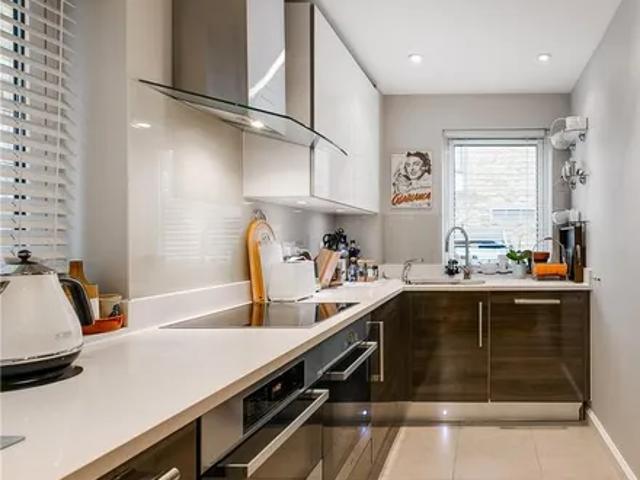Dere Close, London, SW6 6AP, United Kingdom | 4 bed duplex for rent #138695413 | Rentberry