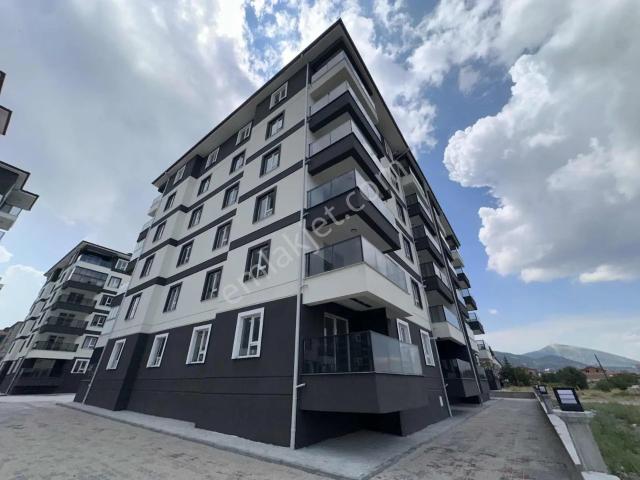 Deregüme Mah. Siteiçinde 3+1 Ebeveyn Banyolu 1.kat Satılık Daire