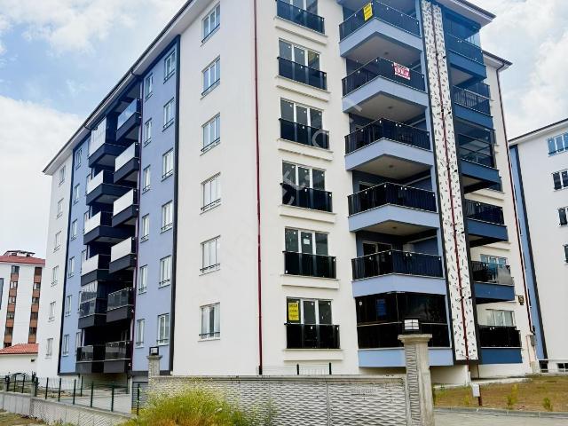 Deregümü Yeni Tamamlanmış Sitede En Üst Kat Manzaralı 3+1 Daire