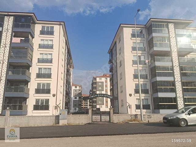DEREGÜMÜ DE YENİ SİTEDE YÜKSEK GİRİŞ GENİŞ FERAH 3+1 DAİRE