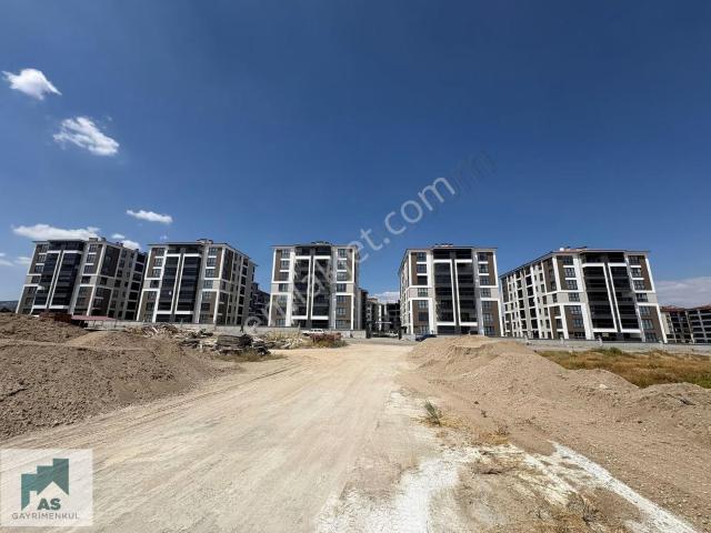 Deregümüde Yeni Sitede Ara Kat 3+1 Sıfır Satılık Daire