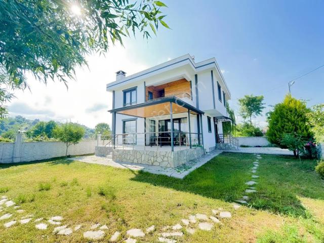 Dereköy' De Bahçesiyle Büyüleyen Huzurlu Müstakil Villa