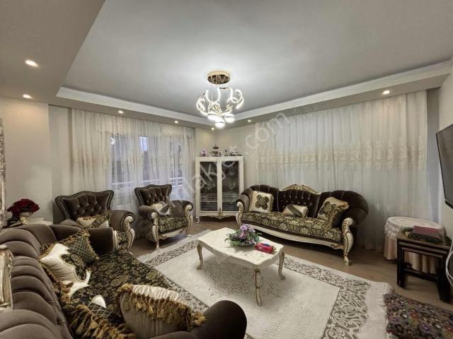 Derince Sırrıpaşada 2 Aileye Uygun Geniş İki Daire Fırsatı