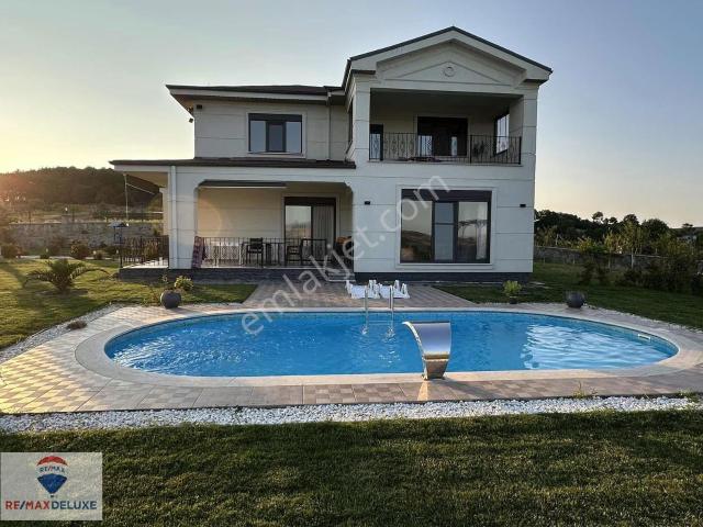 Derince Tahtalı'da 2250m2 Arazi İçinde Satılık 5+1 Havuzlu Villa