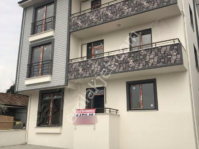 Derince'de İdeal Lokasyonda Satılık Yüksek Giriş Daire