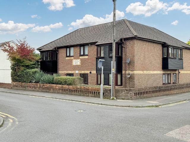 Dering Road, Ashford TN24, 1 bed flat to rent, £950 pcm | PrimeLocation