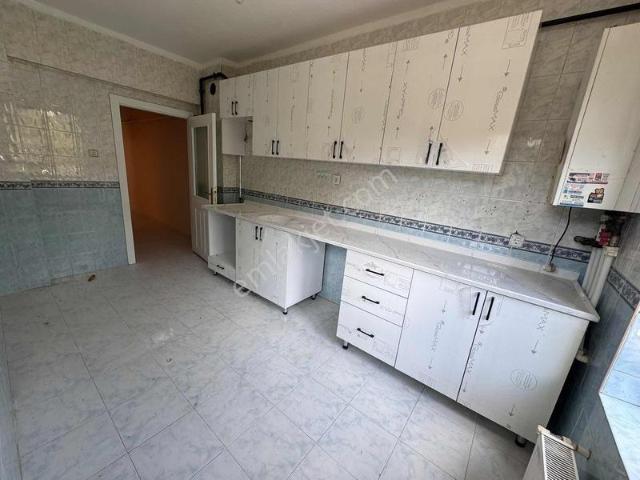 Derman'dan*mantolamalı*pvc Cam*1.kat*mutfak Dolabı Yapılı