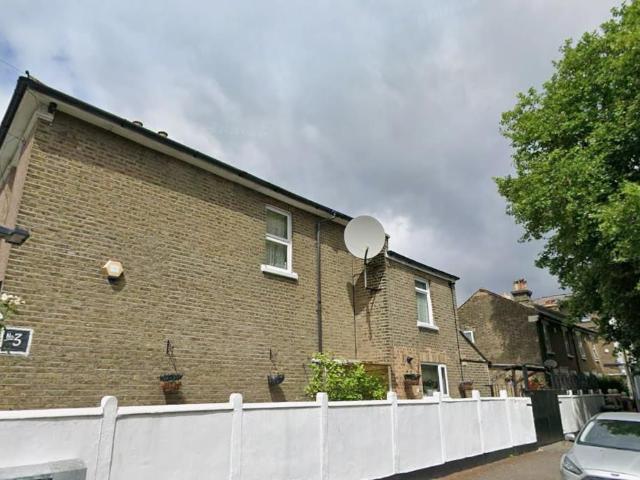 Dermody Gardens, London SE13, 2 bed flat to rent, £2,000 pcm | PrimeLocation