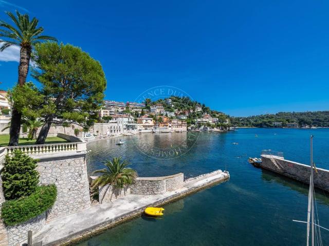 Dernier étage au sein d'une résidence en bord de mer 78m² Villefranche sur Mer