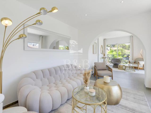 DERNIER ETAGE AVEC MAGNIFIQUE SOLARIUM VUE MER