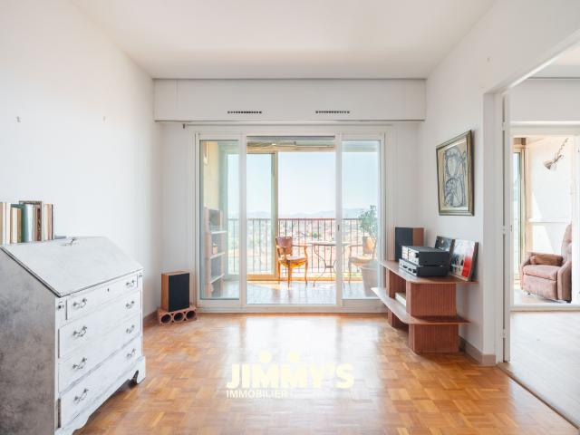 Dernier étage avec terrasses et vue panoramique sur Marseille