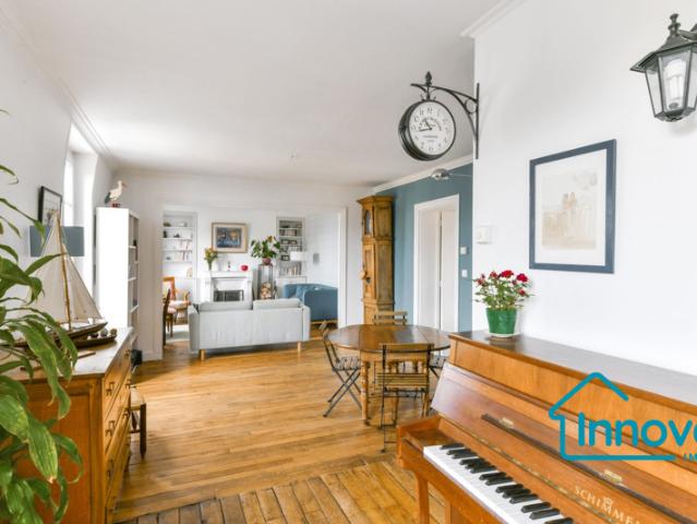 Dernier étage appartement 4 chambres 1 bureau Versailles rive d