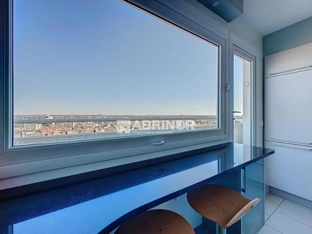 DERNIER ETAGE DUPLEX 3 CHAMBRES, BUREAU TERRASSE GARAGE 2 VOITURES VUE EXCEPTIONNELLE CAVE