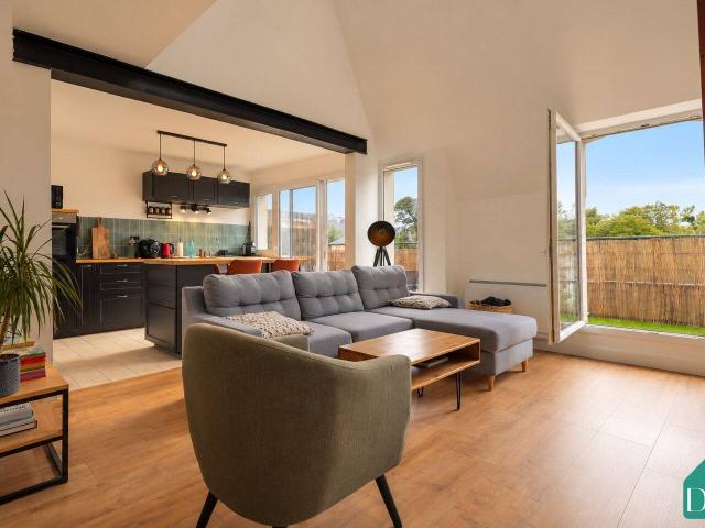 Dernier étage, Duplex meublé rénové Nantes Saint Felix Place d