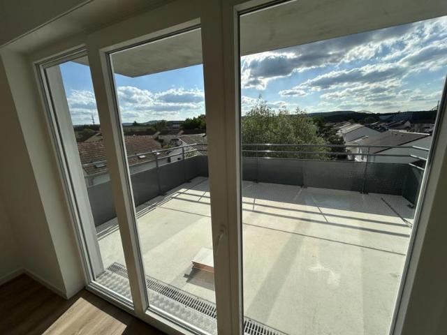 ? DERNIER ETAGE – finitions soignées CALME ET LUMIERE