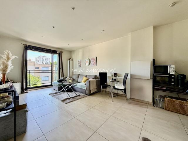 GAGNY 93: SUPERBE 2 PIÈCES + BALCON. VENDU OCCUPÉ