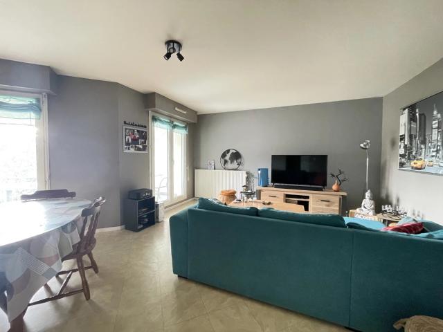 Dernier étage, sans ascenseur, Appartement T3 69.5 m² Blordi