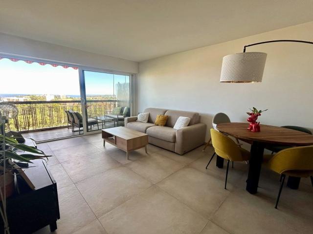 Dernier Étage 3 Pièces Calme Vue Mer 68m² Antibes
