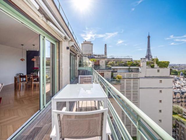 DERNIER ÉTAGE/TERRASSE VUE TOUR EIFFEL