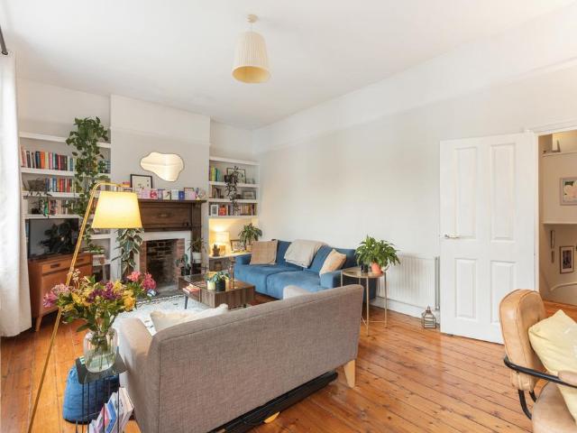 Deronda Road, London SE24 2 bed apartment to rent £2,650 pcm £612 pw
