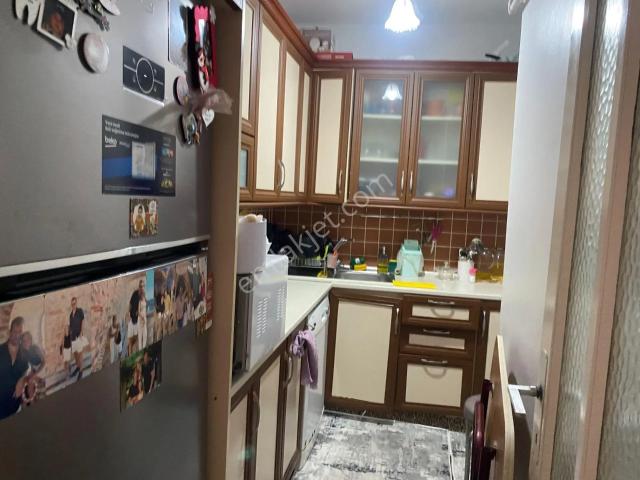 Destan 017 Kocamustafapaşa Merkezde 2 oda 1 salon 85m2 kombili 45 yıllık binadan bakımlı daire açıkl