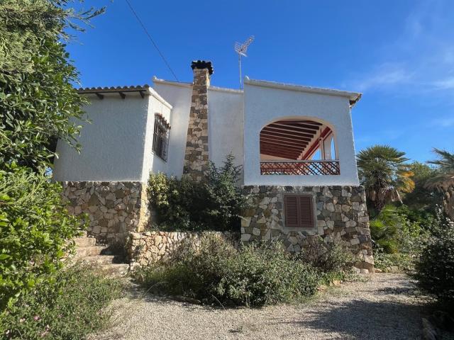 Desvela el extraordinario potencial de esta amplia villa de. 205m² Benissa