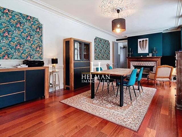 DESVRES: Maison de Maître avec garage et dépendances sur 1. 433m² Desvres