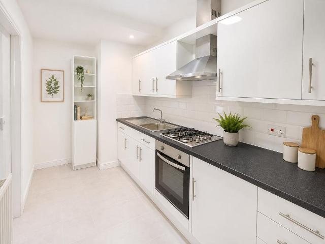 Desborough NN14 1 bed flat to rent £695 pcm £160 pw