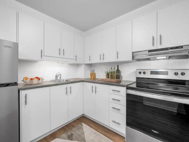 Deschenes Court — Moodie Aquarius 1 Bed