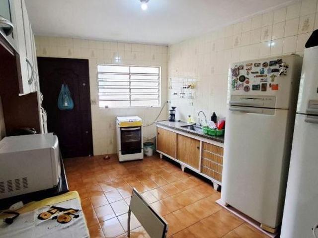 Descrição Casa térrea com Terreno de 386m² e área construída de 269m² Butanta