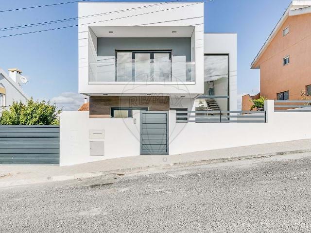 Descrição da Moradia em Construção Vialonga, Fonte Santa