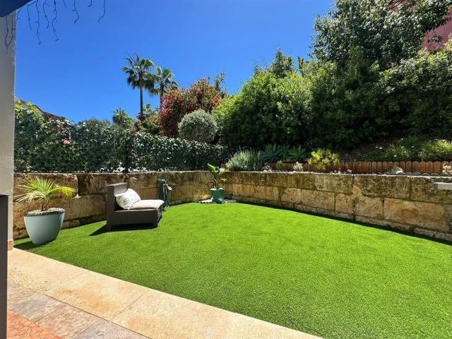 Descripción de la Propiedad en Español: Esta casa de esquina. 280m² Santa Ponça