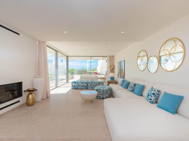 Descripción Esta villa muestra el equilibrio perfecto entre. 352m² Cala Bassa