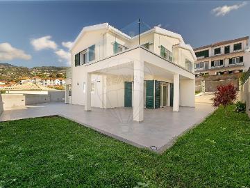 Descubra um paraíso de opulência e abrace a sofisticação em 264m² São Gonçalo