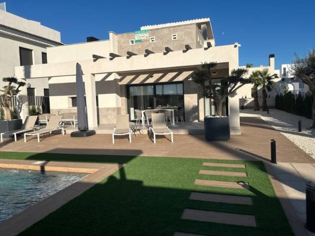 Descubra una residencia donde el diseño contemporáneo, la fu. 148m² Ciudad Quesada