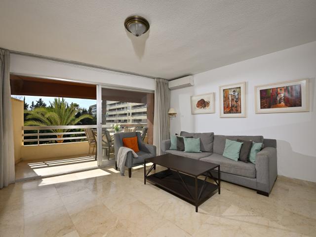 Descubra una vivienda excepcional con una amplia terraza, si. 144m² Marbella