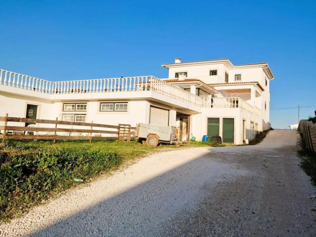 Descubra a casa familiar dos seus sonhos no coração da regiã. 427m² Bombarral e Vale Covo