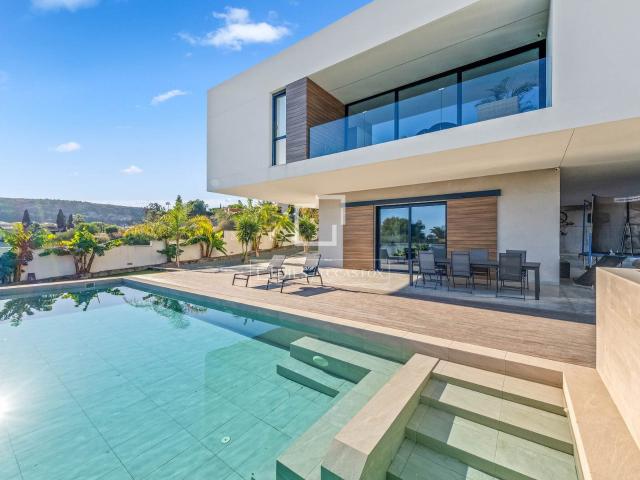 Descubra el epítome de la vida moderna en esta obra maestra. 360m² Alicante