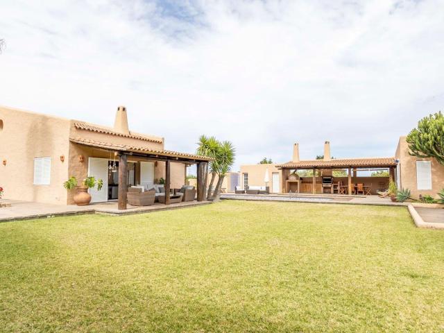 Descubra esta magnífica casa independiente en venta en Arafo. 460m² Arafo
