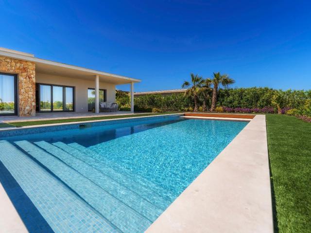 Descubra esta magnífica moradia contemporânea de luxo, situa. 438m² Faro Sé e São Pedro