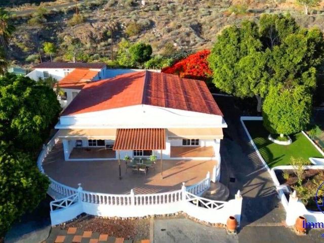 Descubra esta excepcional casa rural de estilo finca de 5000. 214m² Tejina de isora