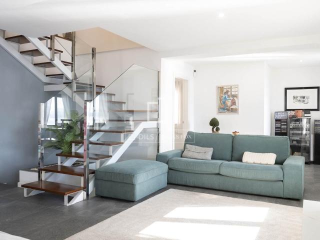 Descubra esta excepcional vivienda en Combarro, donde el dis. 231m² Poio
