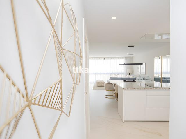 Descubra esta exclusiva y moderna casa adosada de obra nueva. 177m² Marbella