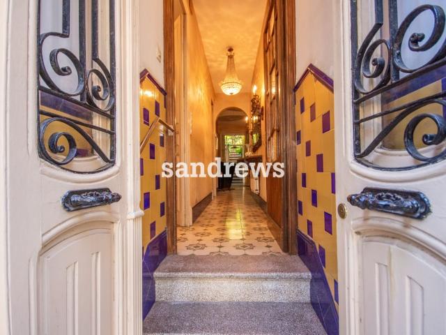 Descubra esta exclusiva casa señorial en venta en el centro. 150m² Figueres
