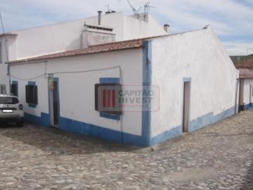 Moradia térrea T3 c/ logradouro no centro de Vila Ruiva, Cuba