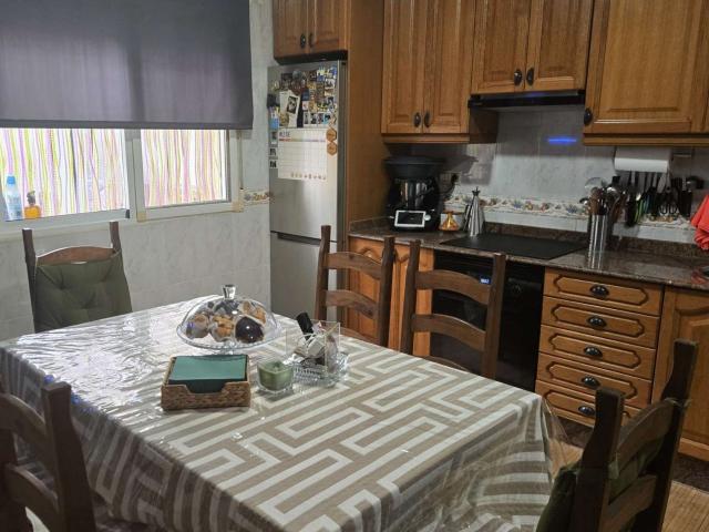 Descubra esta fantástica oportunidad de adquirir una propied. 284m² Alpera