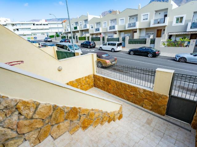 Descubra este exclusivo adosado en Costa Adeje, una de las z. 276m² Adeje