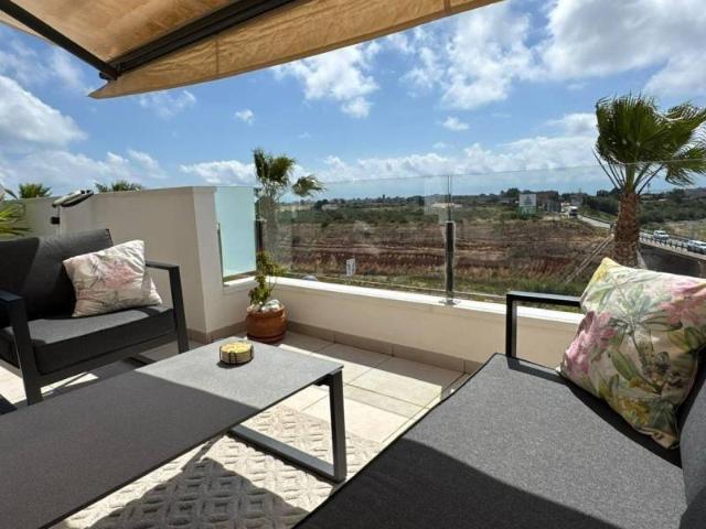 Descubra este elegante dúplex de 123 m², situado en una urba. 123m² Orihuela Costa
