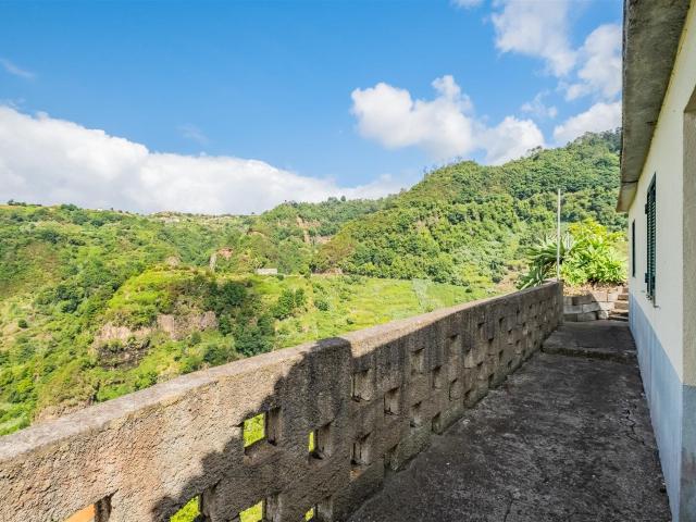 Descubra este refúgio escondido na costa norte! 107m² Sao Jorge