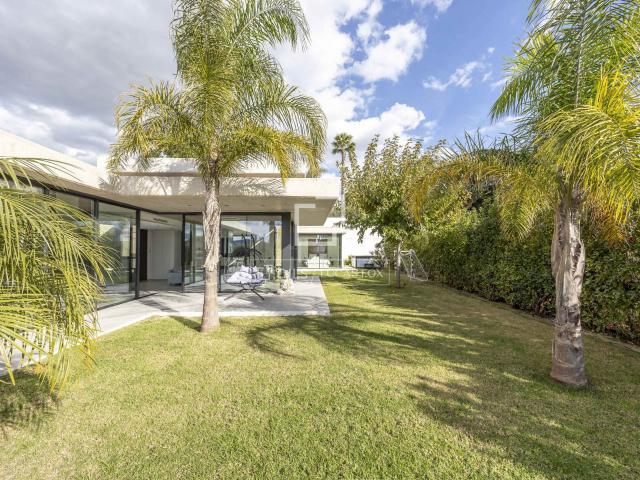 Descubra la combinación perfecta de elegancia moderna y enca. 321m² Riba Roja de Turia